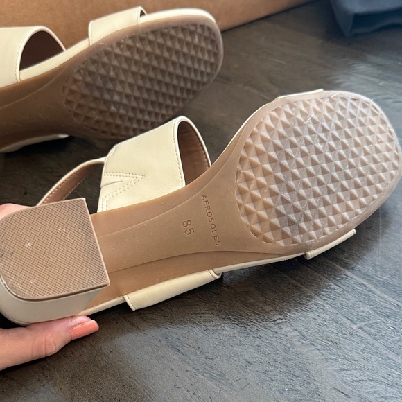 AEROSOLES 8.5 Emmex Cream Block Heel Sandals - Picture 11 of 13